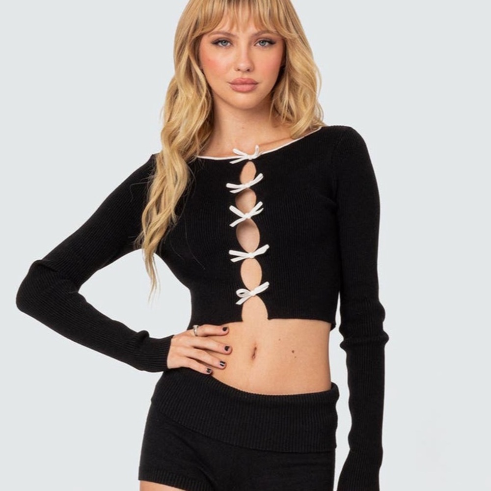 EDIKTED Billy Bow Cutout Rib Black & White Crop Top